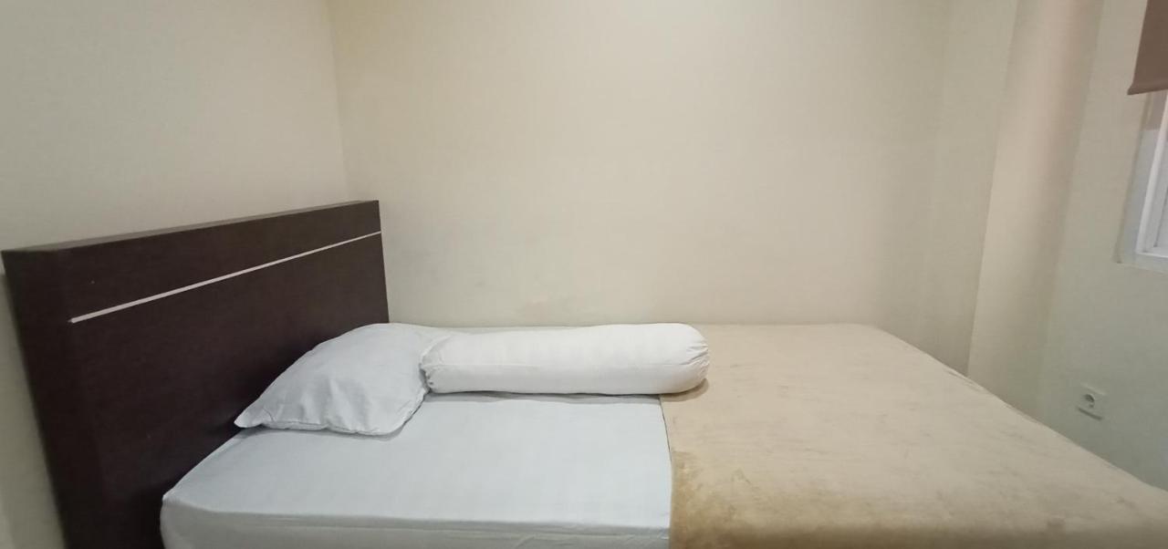 Giant Kost Hotel Tangerang Exterior photo